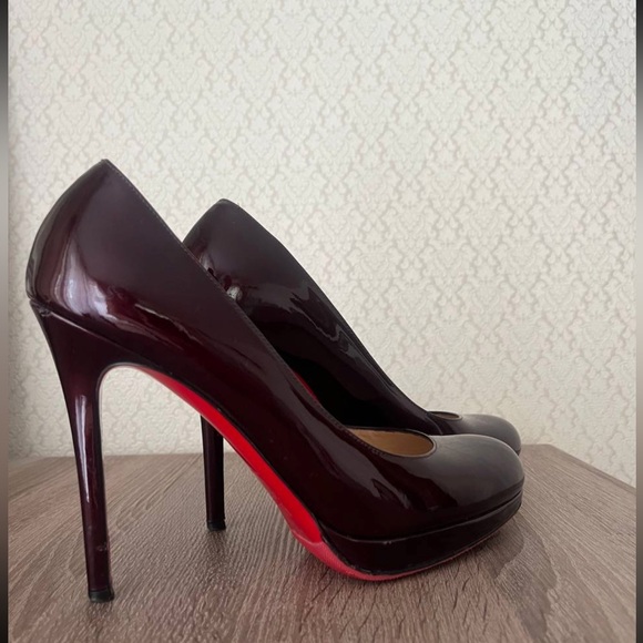 Christian Louboutin Filo 120 Patent Leather Round Toe Pumps...